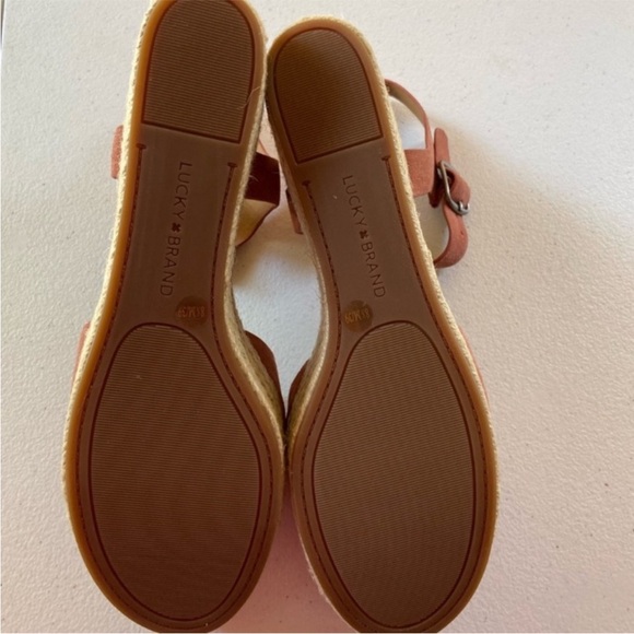 NWOT! Lucky Brand Mauve Wedge Sandals - Picture 5 of 5